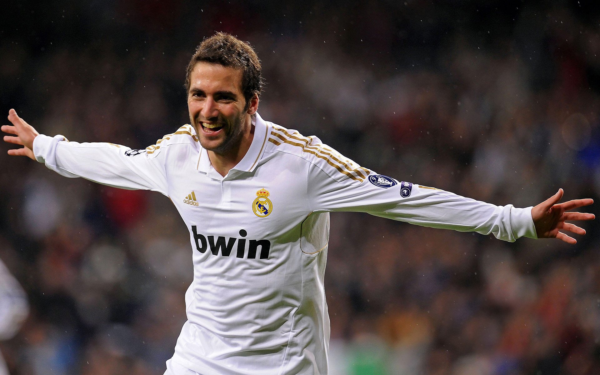 世界杯：官方发布“反歧视手册” 多语言版本在球场外免费发放